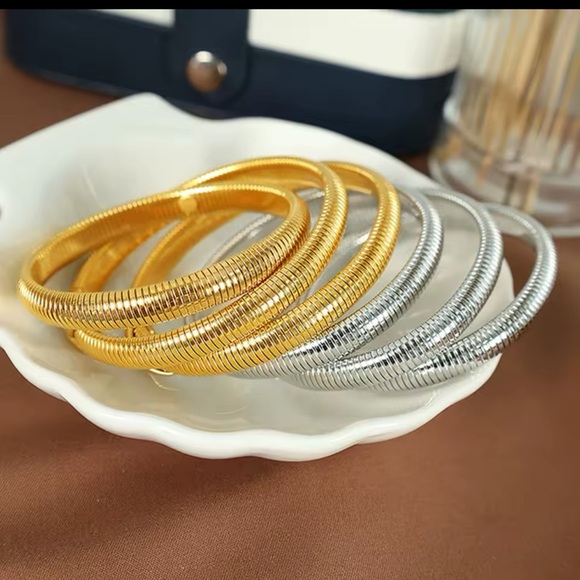 Aurora 18K Gold Stainless Steel Waterproof Slake Bracelet - Picture 8 of 13